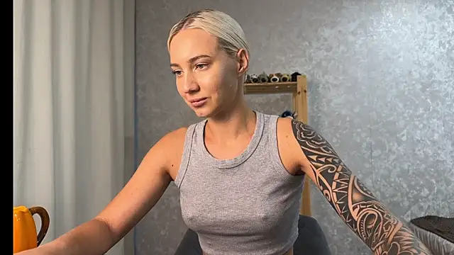 Snapshot of AnneBall chatting on September 12, 2025, 8:14 am AnneBall online show from September 12, 2025, 8:14 am