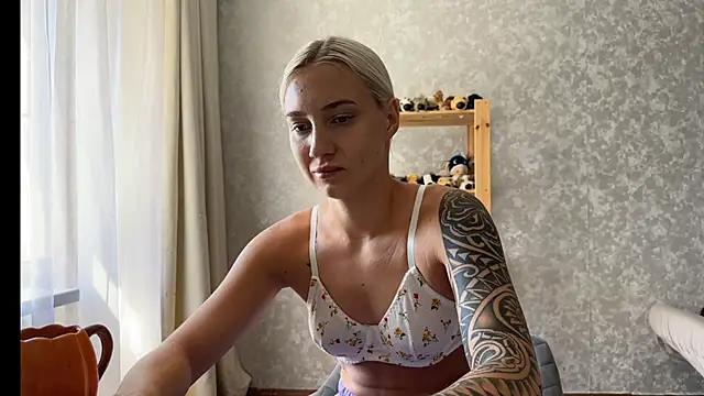 Snapshot of AnneBall chatting on September 13, 2025, 8:25 am AnneBall online show from September 13, 2025, 8:25 am