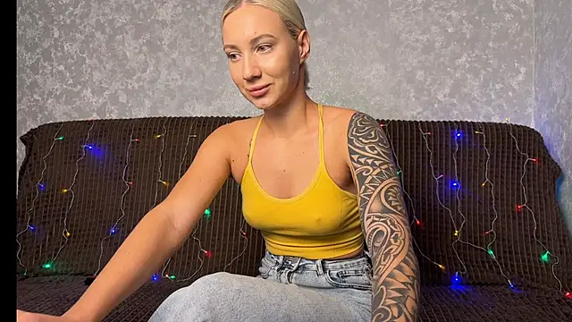 Snapshot of AnneBall chatting on September 19, 2025, 8:27 am AnneBall online show from September 19, 2025, 8:27 am