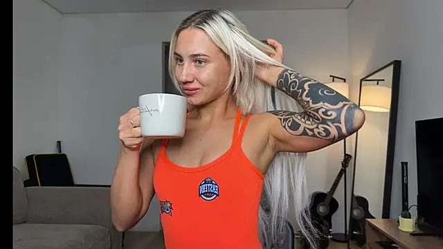 Snapshot of AnneBall chatting on October 8, 2025, 2:04 pm AnneBall online show from October 8, 2025, 2:04 pm