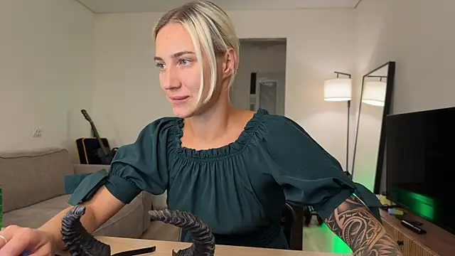 Snapshot of AnneBall chatting on October 31, 2025, 3:24 pm AnneBall online show from October 31, 2025, 3:24 pm