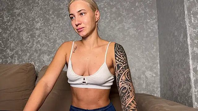 Snapshot of AnneBall chatting on November 10, 2025, 6:01 am AnneBall online show from November 10, 2025, 6:01 am