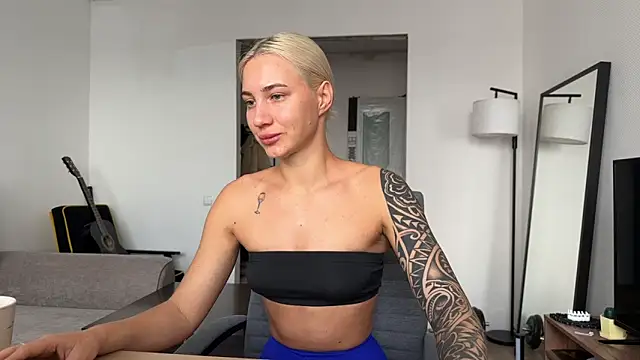 Snapshot of AnneBall chatting on November 20, 2025, 8:25 am AnneBall online show from November 20, 2025, 8:25 am