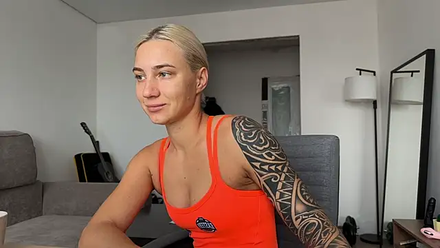 Snapshot of AnneBall chatting on December 1, 2025, 7:24 am AnneBall online show from December 1, 2025, 7:24 am