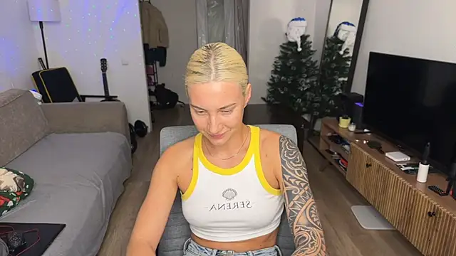 Snapshot of AnneBall chatting on February 18, 2026, 6:15 pm AnneBall online show from February 18, 2026, 6:15 pm