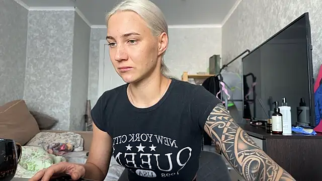 Snapshot of AnneBall chatting on March 7, 2026, 8:33 am AnneBall online show from March 7, 2026, 8:33 am