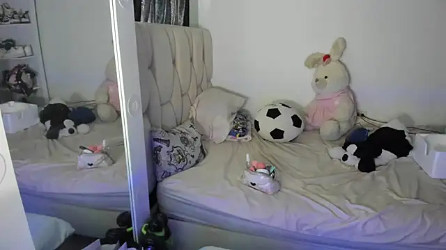 KittyKlum online show from May 26, 2026, 4:47 pm
