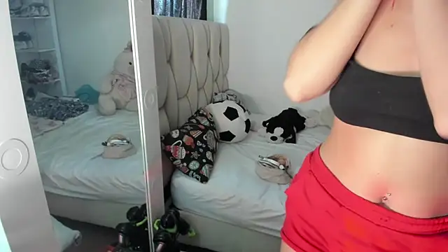 KittyKlum online show from June 16, 2026, 6:43 pm