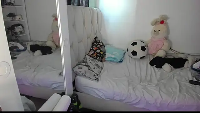 KittyKlum online show from July 28, 2026, 7:39 pm