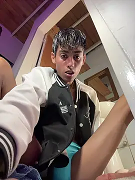 Mauuu18 online show from November 23, 2025, 3:28 am