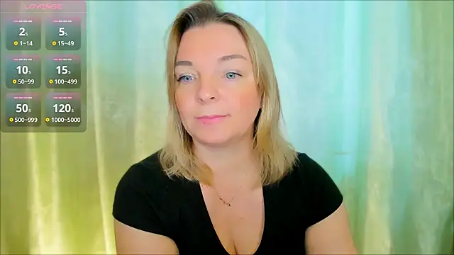 Snapshot of Regina__blue chatting on December 17, 2024, 12:11 pm Regina blue online show from December 17, 2024, 12:11 pm