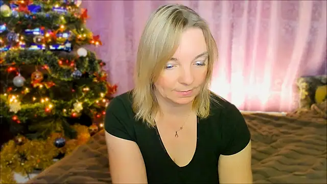 Snapshot of Regina__blue chatting on December 19, 2024, 3:52 pm Regina blue online show from December 19, 2024, 3:52 pm