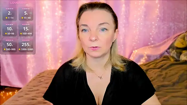 Snapshot of Regina__blue chatting on January 23, 2025, 1:35 pm Regina blue online show from January 23, 2025, 1:35 pm