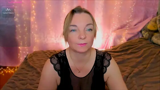 Snapshot of Regina__blue chatting on February 1, 2025, 7:55 pm Regina blue online show from February 1, 2025, 7:55 pm