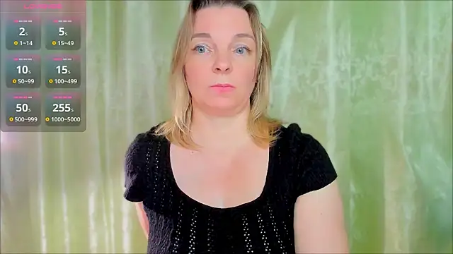 Snapshot of Regina__blue chatting on February 17, 2025, 10:14 pm Regina blue online show from February 17, 2025, 10:14 pm