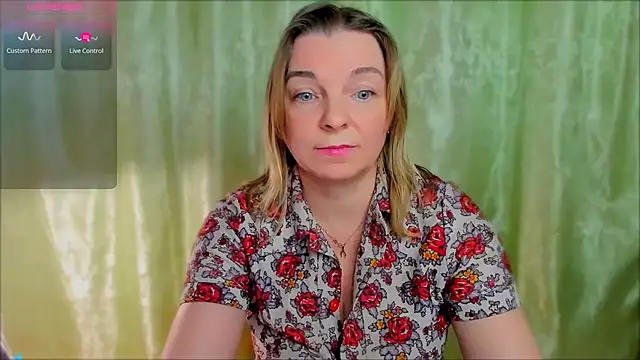 Snapshot of Regina__blue chatting on March 16, 2025, 11:36 pm Regina blue online show from March 16, 2025, 11:36 pm