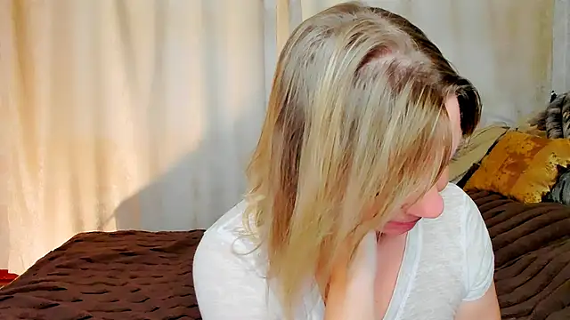 Snapshot of Regina__blue chatting on September 19, 2025, 3:34 pm Regina blue online show from September 19, 2025, 3:34 pm