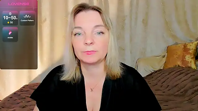 Snapshot of Regina__blue chatting on October 17, 2025, 3:36 pm Regina blue online show from October 17, 2025, 3:36 pm