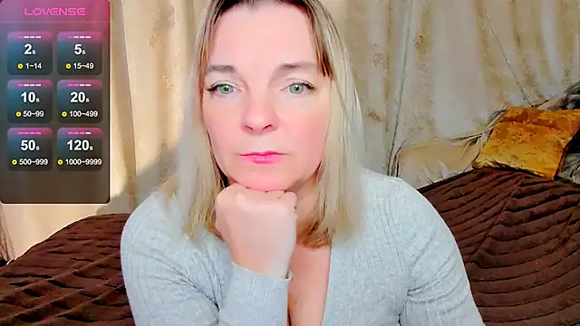 Snapshot of Regina__blue chatting on October 21, 2025, 6:52 pm Regina blue online show from October 21, 2025, 6:52 pm