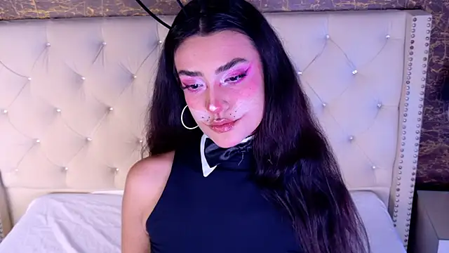 Snapshot of SeleneeEvanss chatting on October 24, 2025, 10:22 am SeleneeEvanss online show from October 24, 2025, 10:22 am