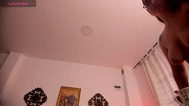 Snapshot of VeronicaGilss chatting on June 14, 2026, 10:23 pm VeronicaGilss online show from June 14, 2026, 10:23 pm