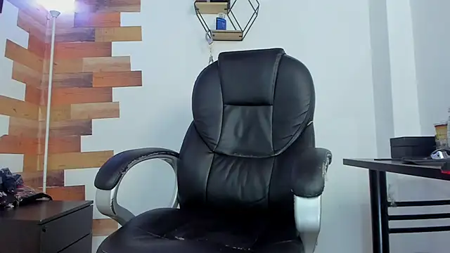 Snapshot of Kenbils chatting on January 10, 2025, 6:17 pm Kenbils online show from January 10, 2025, 6:17 pm