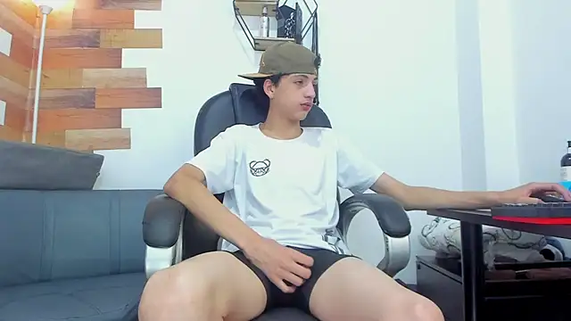 Snapshot of Kenbils chatting on March 7, 2025, 4:11 pm Kenbils online show from March 7, 2025, 4:11 pm