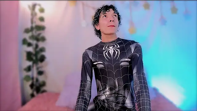 Snapshot of Im_Alejo chatting on October 31, 2025, 2:45 am Im Alejo online show from October 31, 2025, 2:45 am