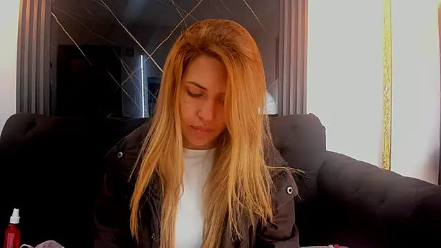 EvaaLovia1 online show from September 24, 2025, 1:36 pm