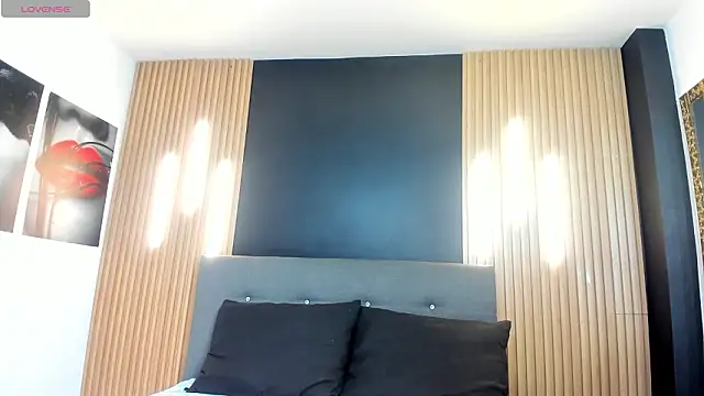 EvaaLovia1 online show from March 12, 2026, 1:17 pm