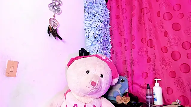 Snapshot of samy_foox chatting on June 18, 2026, 7:18 pm samy foox online show from June 18, 2026, 7:18 pm