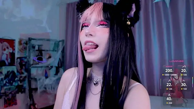 Snapshot of Carolina_Leep chatting on October 18, 2025, 1:23 pm Carolina Leep online show from October 18, 2025, 1:23 pm