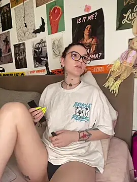 MoonAgnes online show from July 7, 2026, 7:23 am