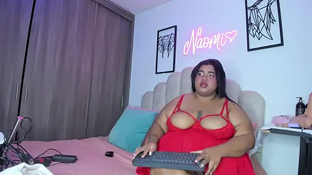 Snapshot of NaomiAsha chatting on May 6, 2026, 12:43 pm NaomiAsha online show from May 6, 2026, 12:43 pm