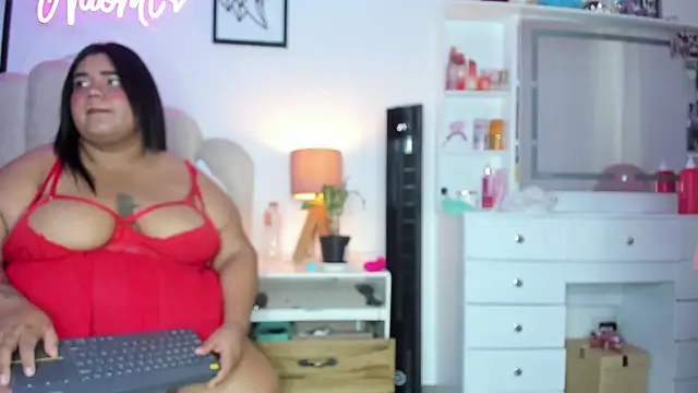 Snapshot of NaomiAsha chatting on June 5, 2026, 12:33 pm NaomiAsha online show from June 5, 2026, 12:33 pm