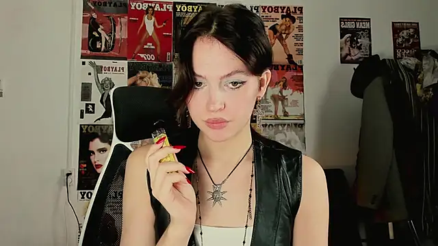 Niky  Jess online show from December 17, 2025, 11:05 am