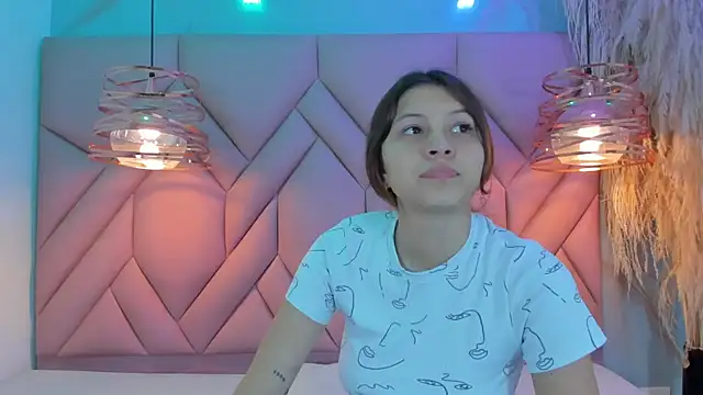 Snapshot of AngelaaCute_ chatting on January 7, 2025, 11:58 am AngelaaCute online show from January 7, 2025, 11:58 am