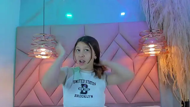 Snapshot of AngelaaCute_ chatting on January 8, 2025, 12:15 pm AngelaaCute online show from January 8, 2025, 12:15 pm