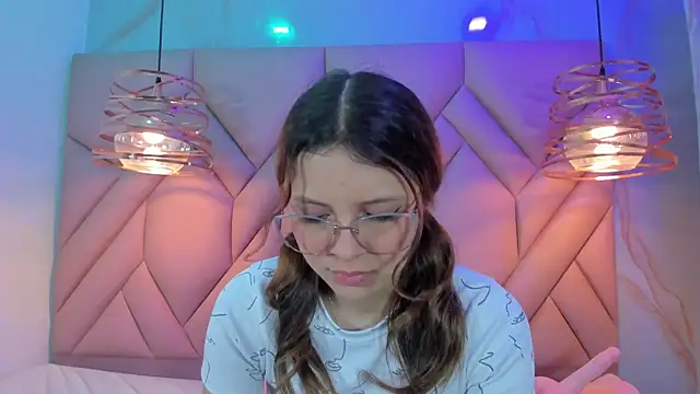 Snapshot of AngelaaCute_ chatting on February 7, 2025, 3:30 pm AngelaaCute online show from February 7, 2025, 3:30 pm