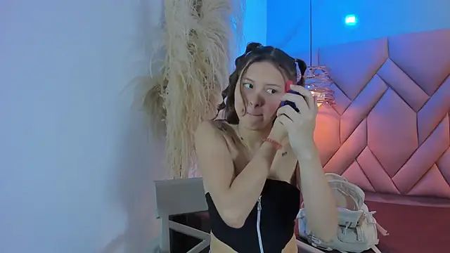 Snapshot of AngelaaCute_ chatting on February 8, 2025, 12:28 pm AngelaaCute online show from February 8, 2025, 12:28 pm