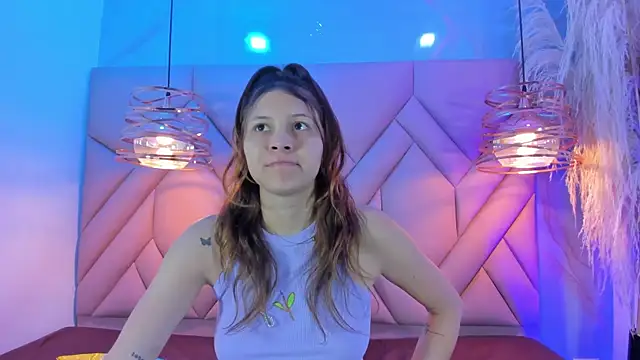 Snapshot of AngelaaCute_ chatting on February 26, 2025, 12:14 pm AngelaaCute online show from February 26, 2025, 12:14 pm