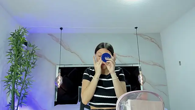 Snapshot of AngelaaCute_ chatting on September 17, 2025, 12:29 pm AngelaaCute online show from September 17, 2025, 12:29 pm