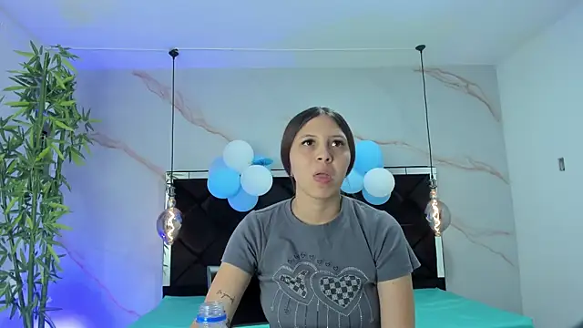 Snapshot of AngelaaCute_ chatting on September 29, 2025, 12:10 pm AngelaaCute online show from September 29, 2025, 12:10 pm