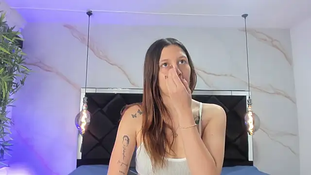 Snapshot of AngelaaCute_ chatting on October 15, 2025, 12:16 pm AngelaaCute online show from October 15, 2025, 12:16 pm