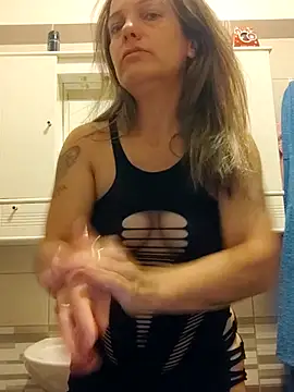 Snapshot of Dark_Angel_22 chatting on October 3, 2025, 6:16 pm Dark Angel 22 online show from October 3, 2025, 6:16 pm