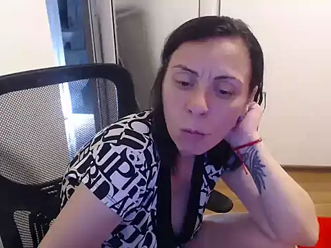 SweetAdela92 online show from June 11, 2026, 8:40 pm