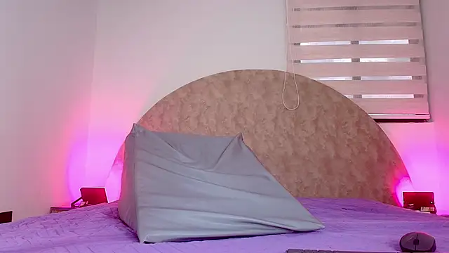 anisha x online show from November 24, 2025, 7:24 pm