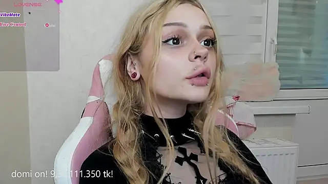 Snapshot of shy_melony chatting on July 3, 2026, 5:52 pm shy melony online show from July 3, 2026, 5:52 pm
