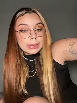 Snapshot of NatyOlson chatting on October 24, 2025, 3:36 am NatyOlson online show from October 24, 2025, 3:36 am