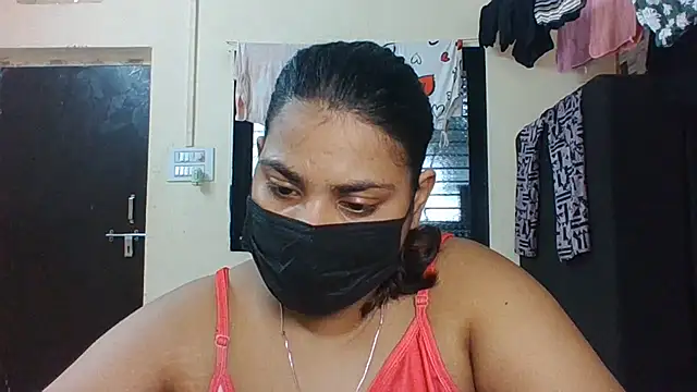Snapshot of Hotmilfxox chatting on July 18, 2026, 8:18 am Hotmilfxox online show from July 18, 2026, 8:18 am